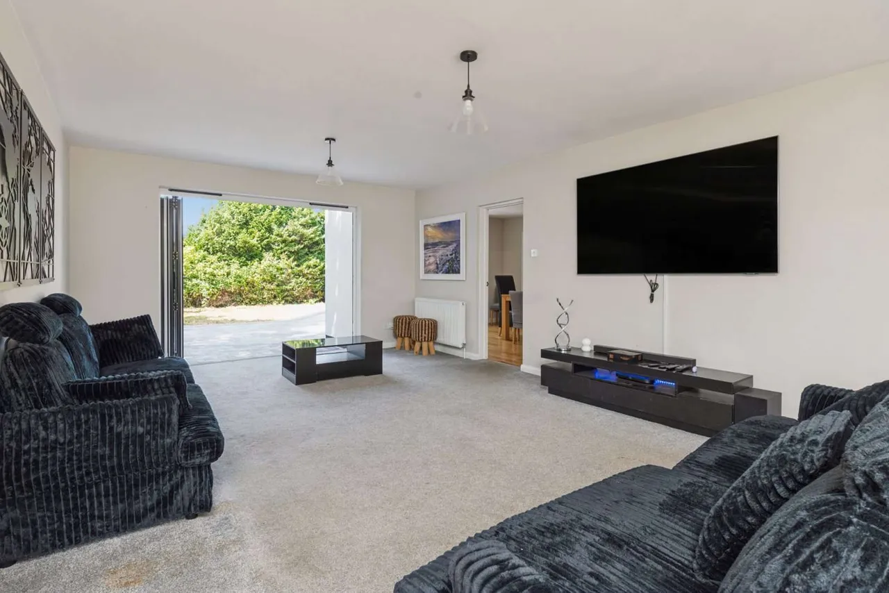 Warren Road, Guildford, Surrey, GU1 2HG, photo 3