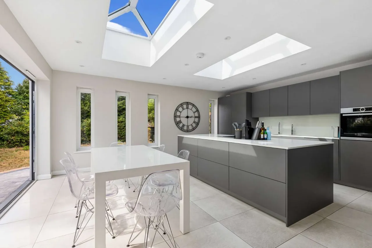 Warren Road, Guildford, Surrey, GU1 2HG, photo 4