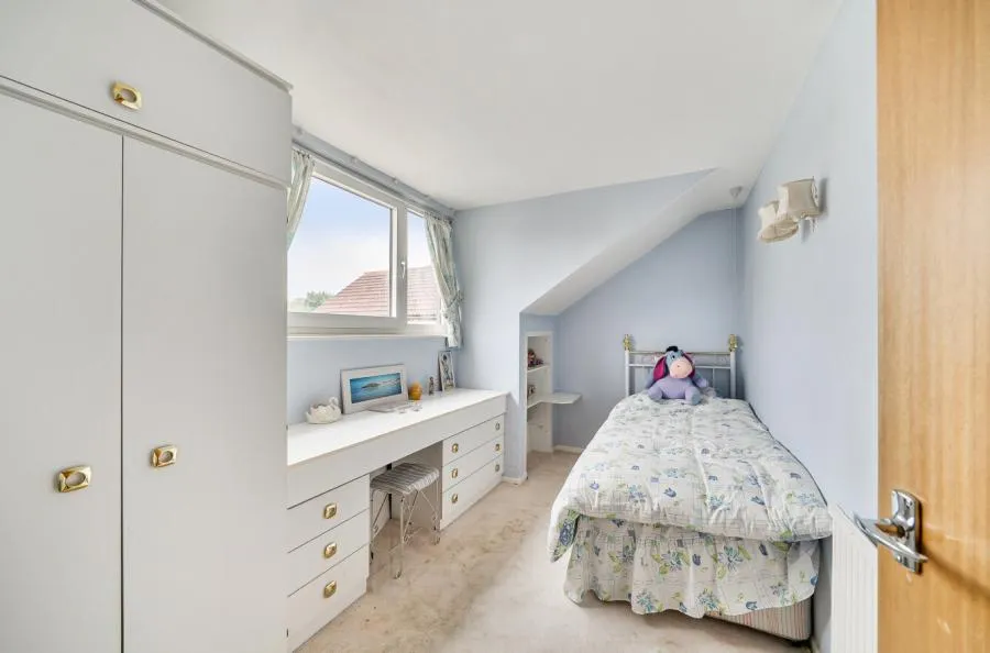 High Street, Haydon Wick, SN25, photo 8
