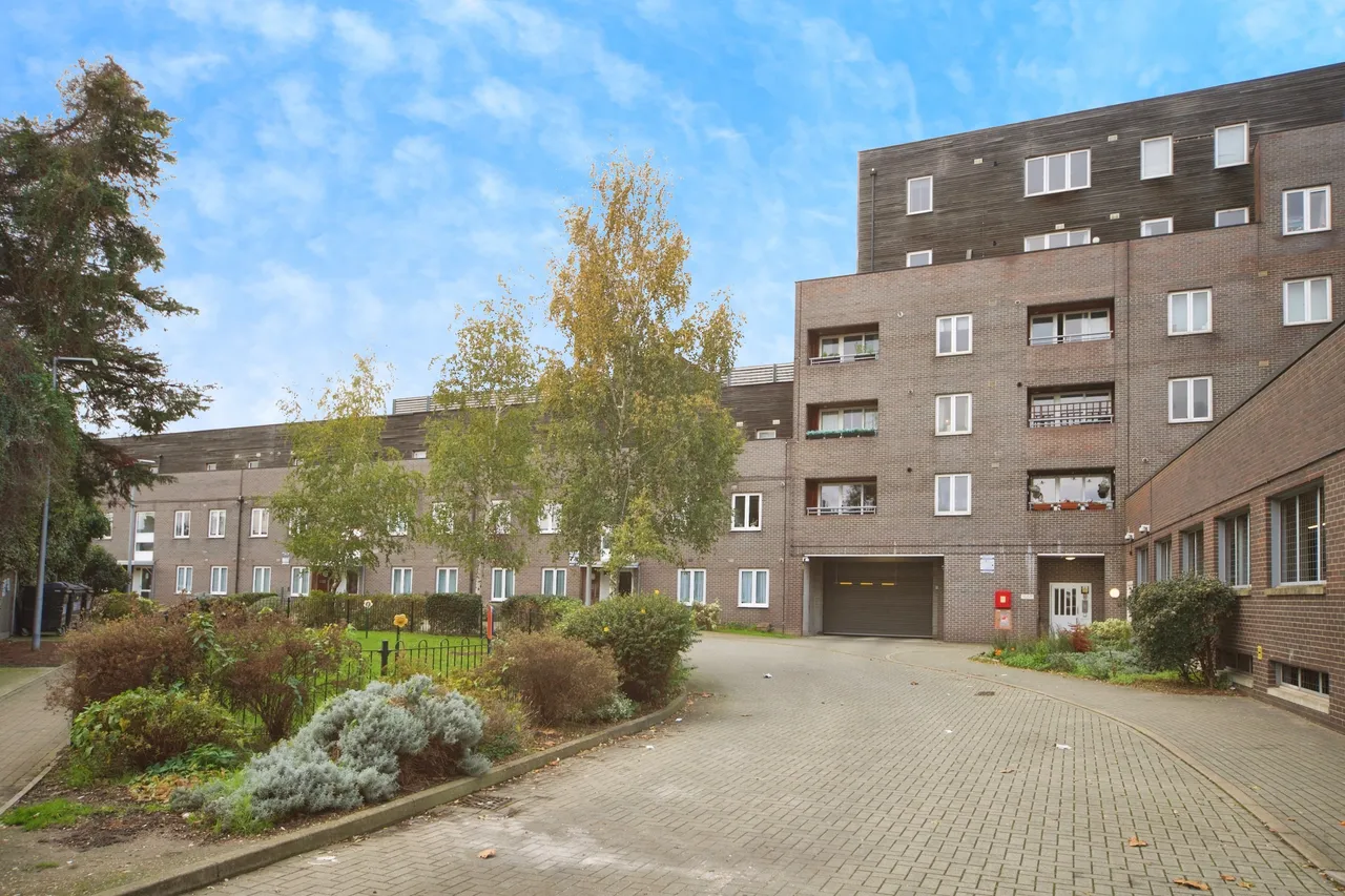 Poppy Drive, Enfield, EN3, photo 18