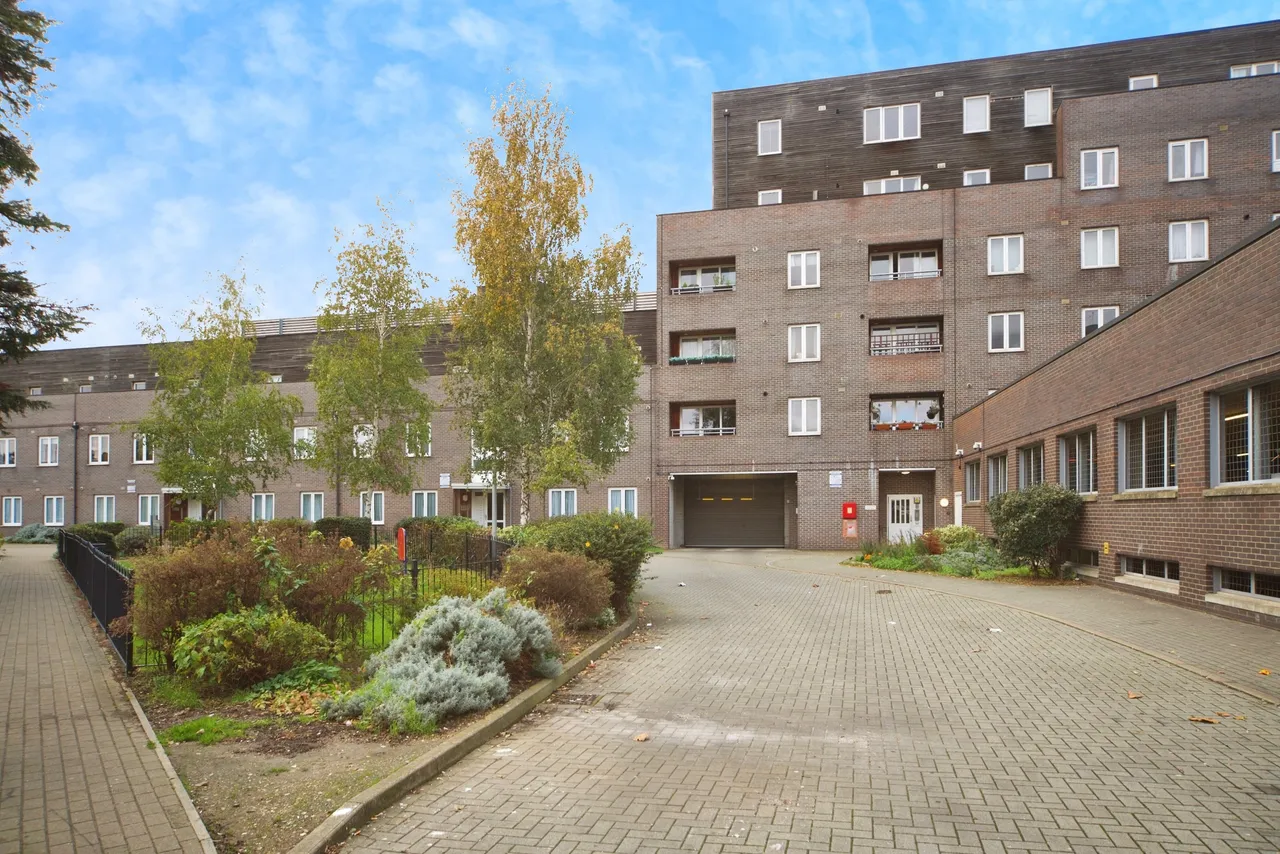 Poppy Drive, Enfield, EN3, photo 20