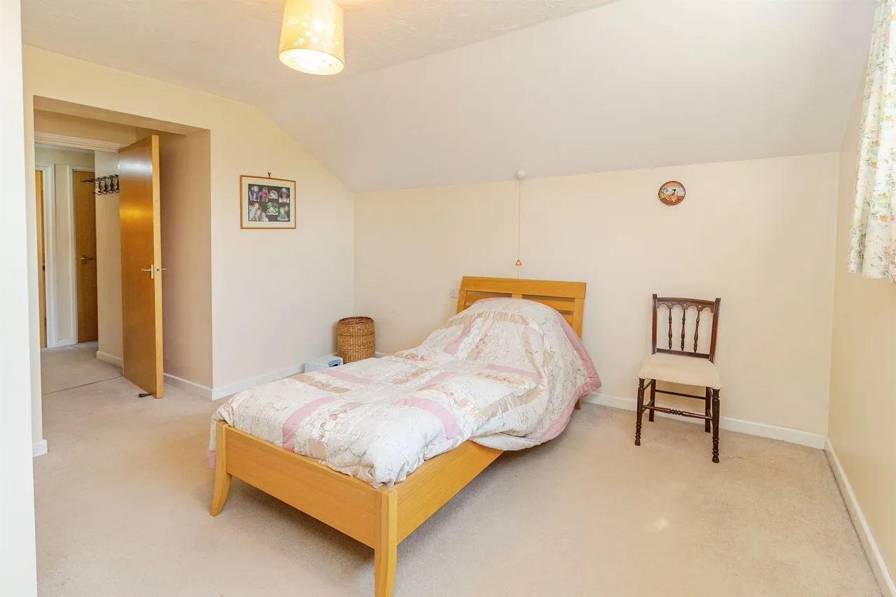 Lawnsmead Gardens, Newport Pagnell, MK16, photo 9