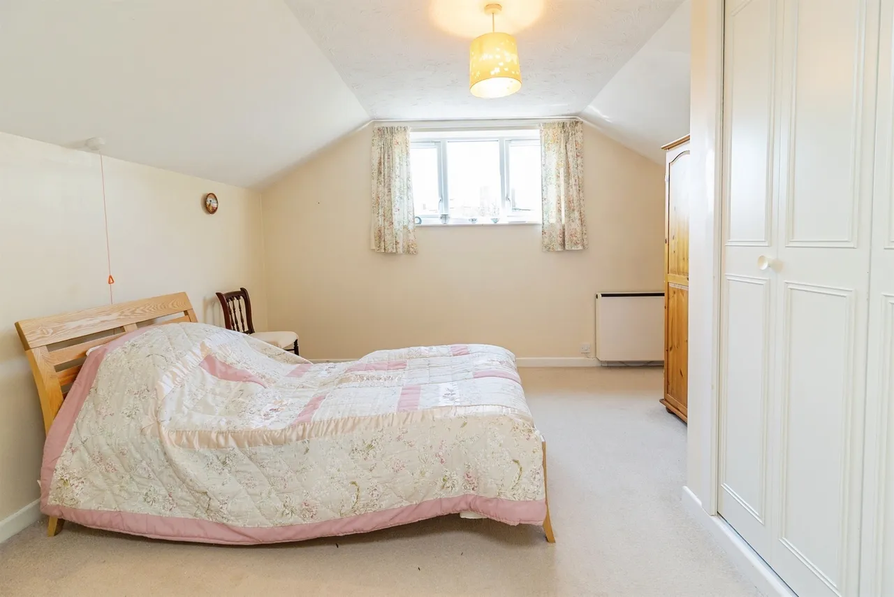Lawnsmead Gardens, Newport Pagnell, MK16, photo 6