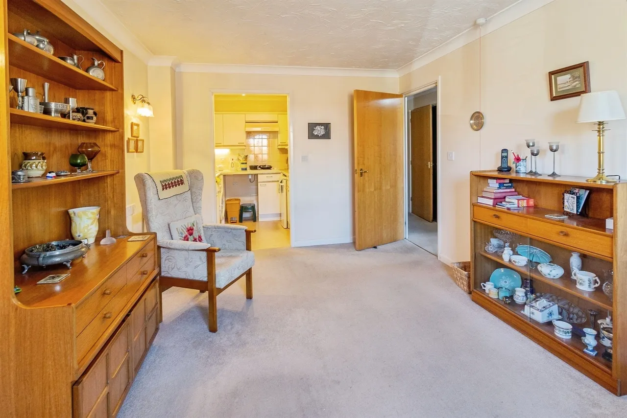 Lawnsmead Gardens, Newport Pagnell, MK16, photo 4