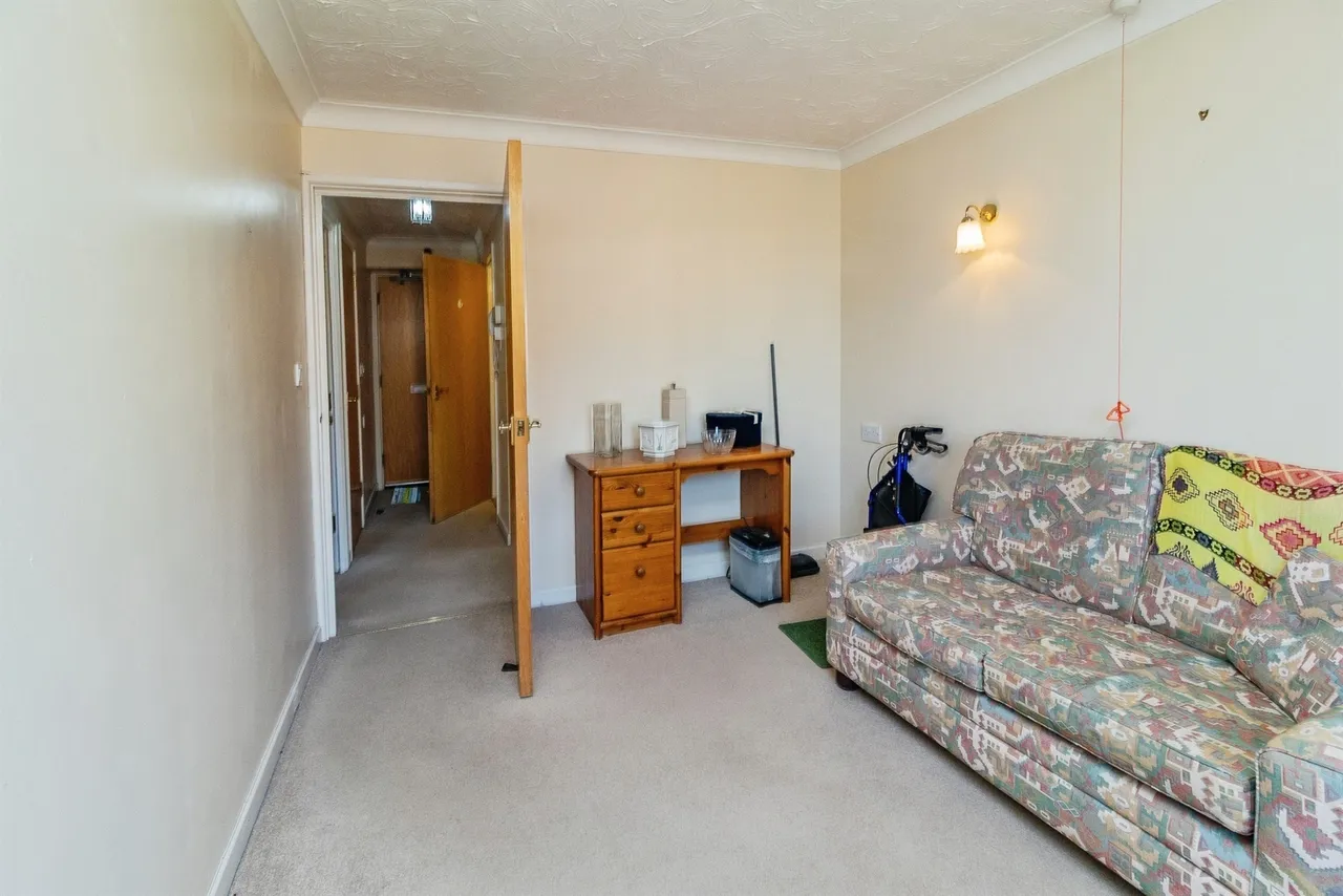 Lawnsmead Gardens, Newport Pagnell, MK16, photo 12