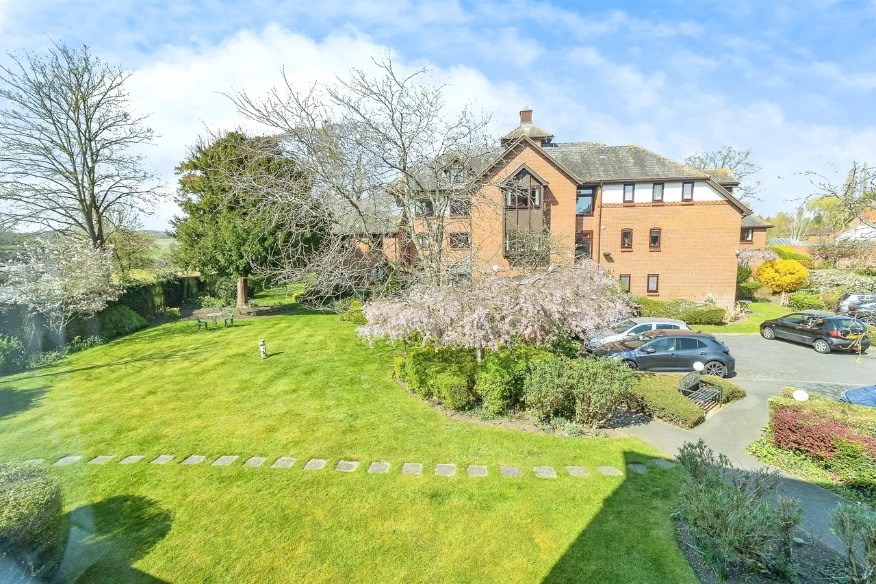 Lawnsmead Gardens, Newport Pagnell, MK16, photo 14