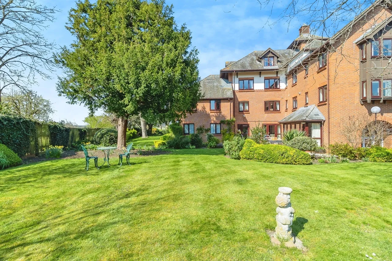 Lawnsmead Gardens, Newport Pagnell, MK16, photo 16