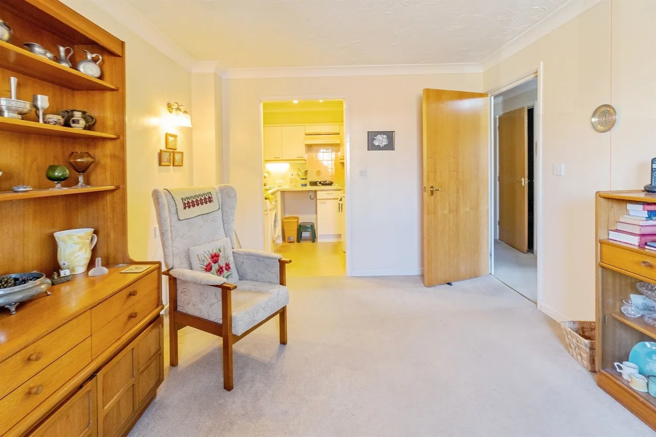 Lawnsmead Gardens, Newport Pagnell, MK16, photo 3