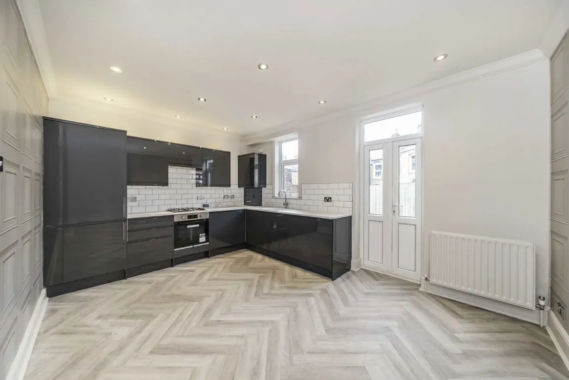 3 bed house for sale, Wimbledon Road, SW17