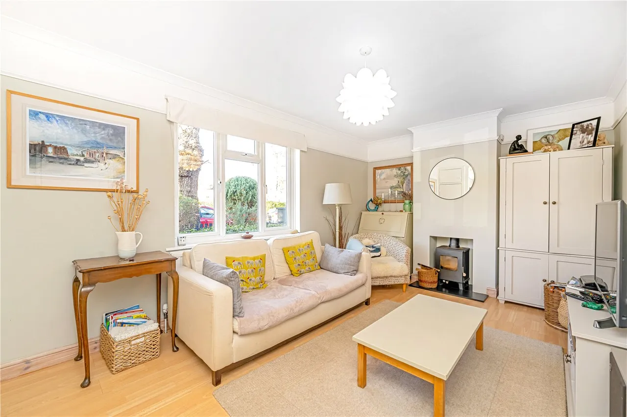 Turner Avenue, Twickenham, TW2 5LT, photo 2