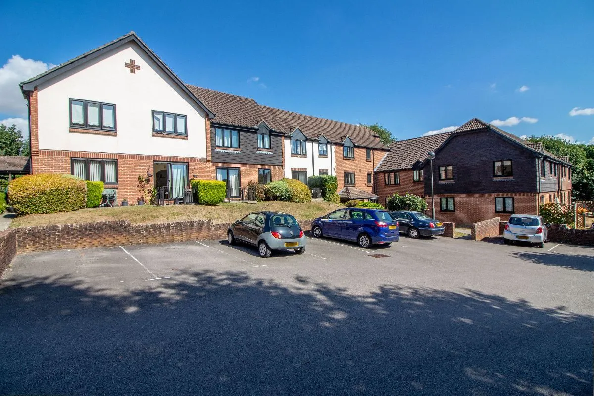 2 bed flat for sale — Havant Road, Horndean, PO8 0XA