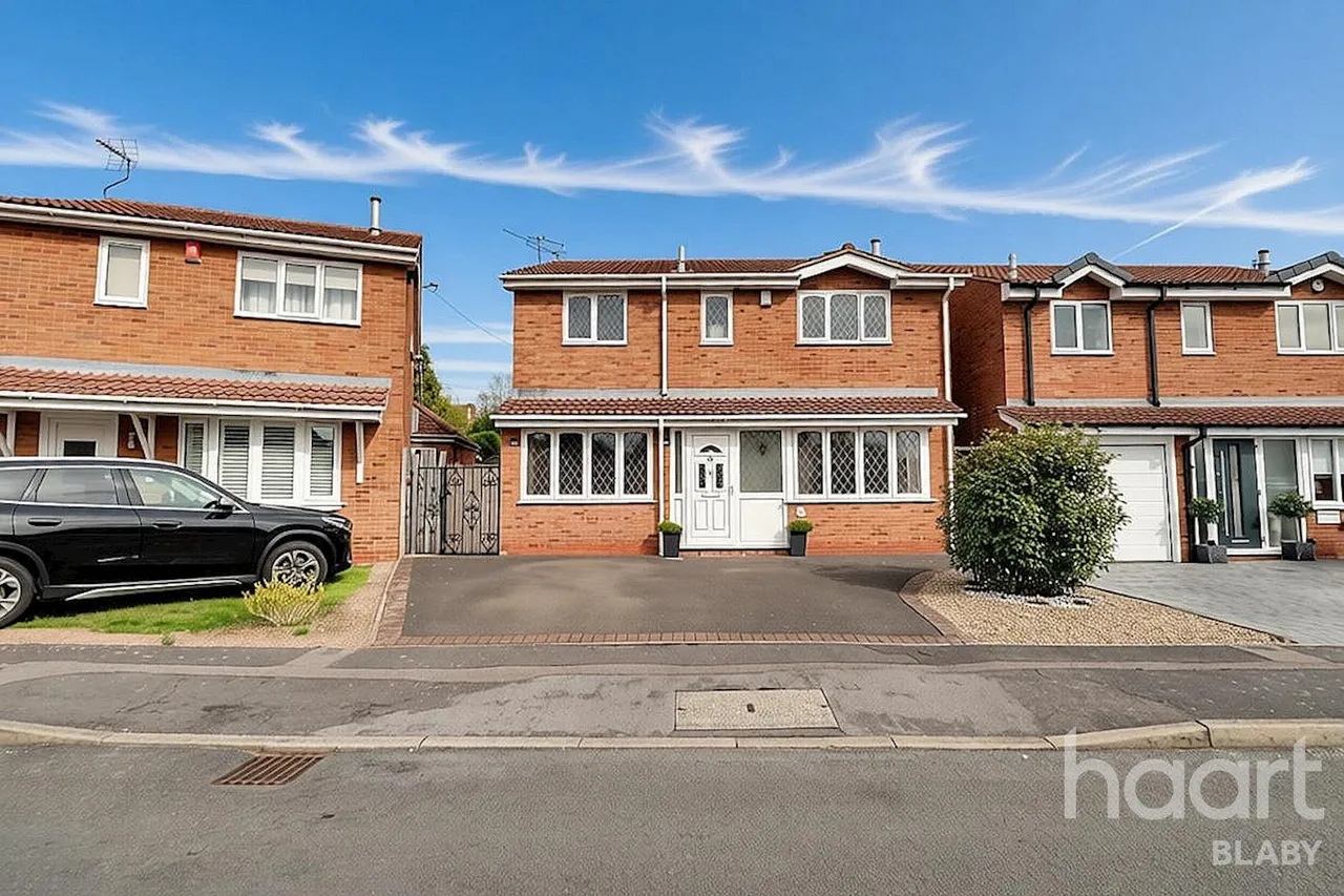 4 bed house for sale, Aquitaine Close, Leicester, LE19