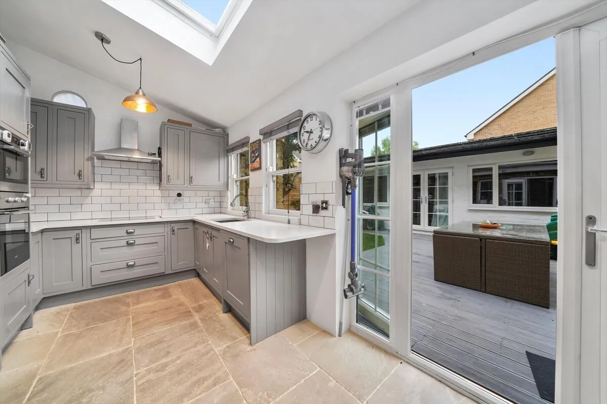 3 bed flat for sale, Brondesbury Villas, London, NW6