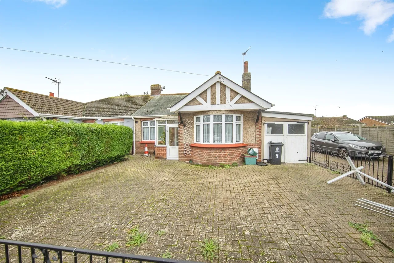2 bed house for sale, Lake Avenue, Clacton-On-Sea, CO15