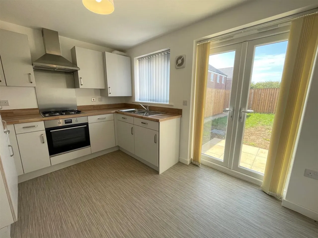 Ernest Avenue, Cayton, YO11, photo 3
