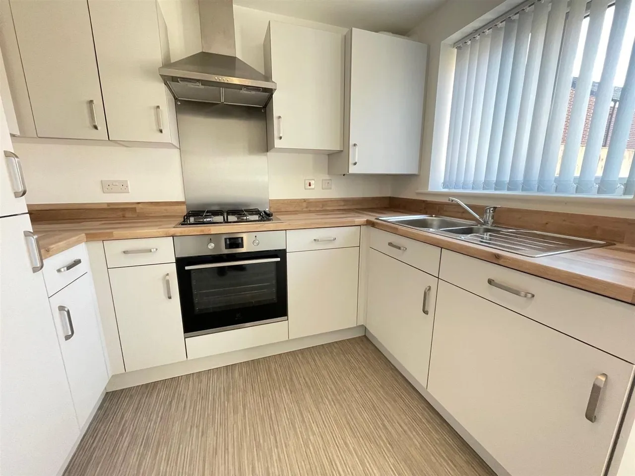 Ernest Avenue, Cayton, YO11, photo 12