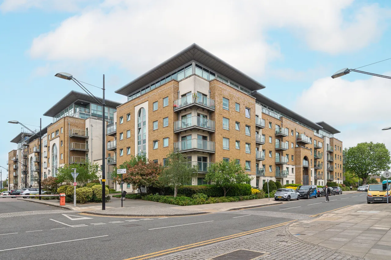 2 bed flat for sale, London, SE18