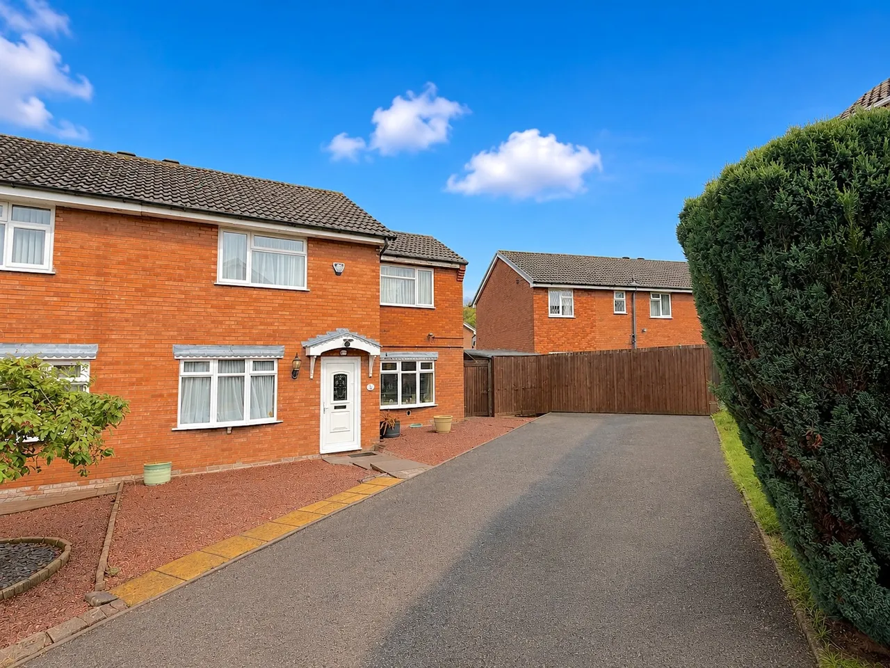 3 bed house for sale — Hedgerow Close, Pye Green, Cannock, WS12
