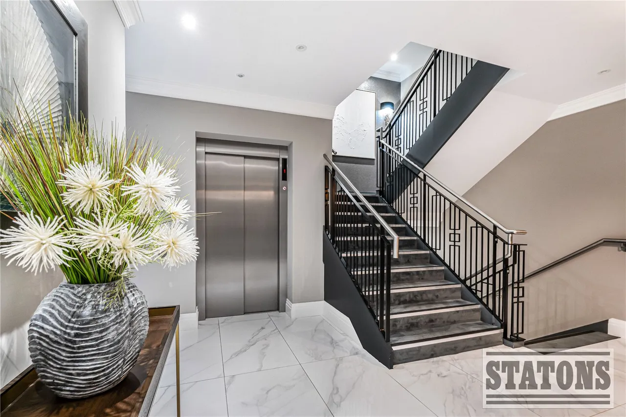 Watford Road, Radlett, Hertfordshire, WD7 8LD, photo 18