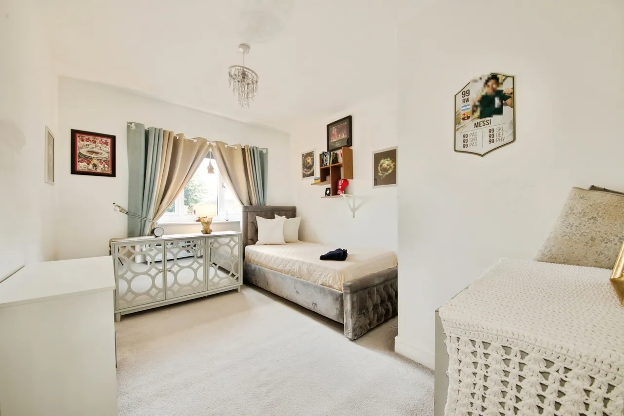 Thurloe Gardens, Romford, RM1, photo 11