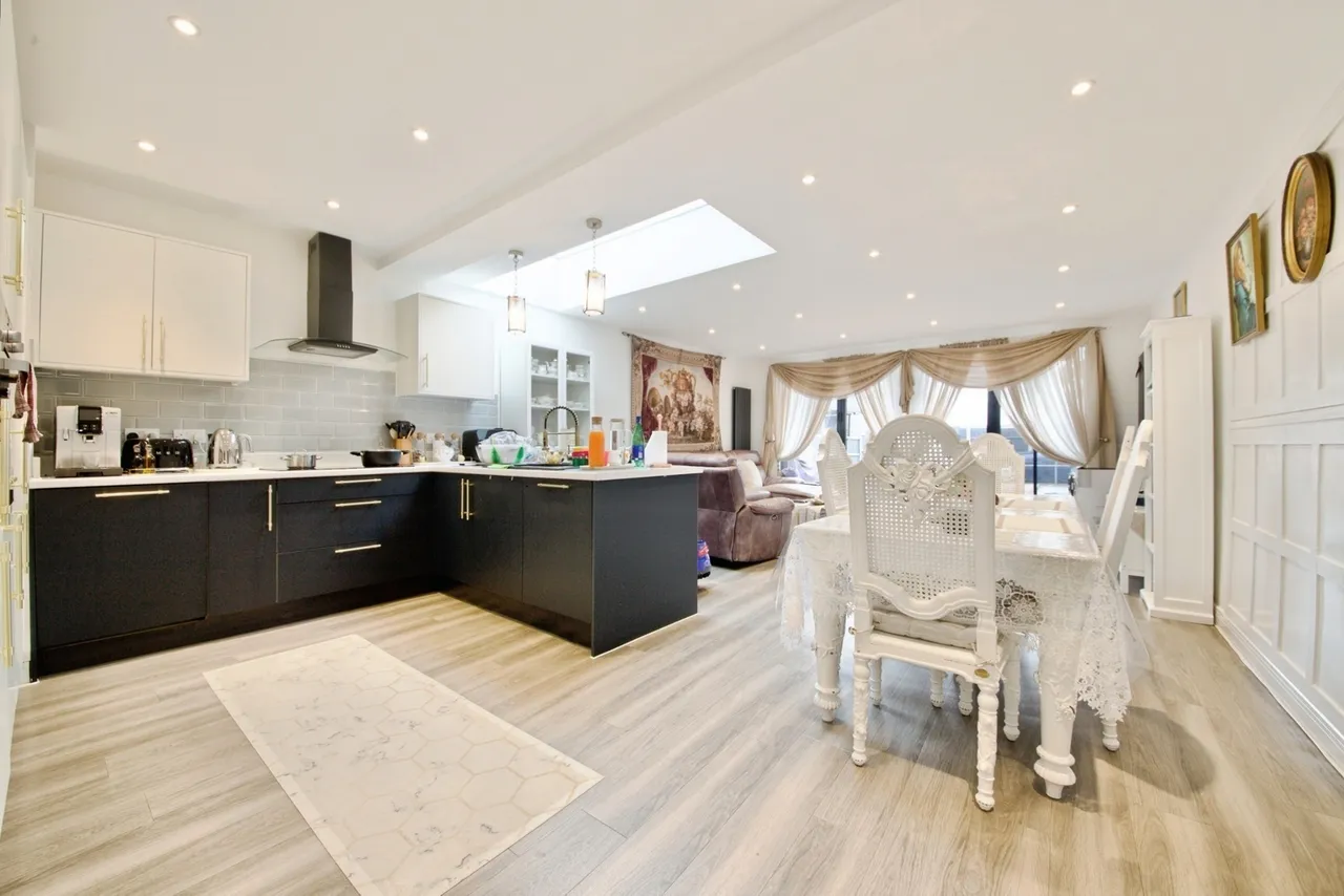 Thurloe Gardens, Romford, RM1, photo 2