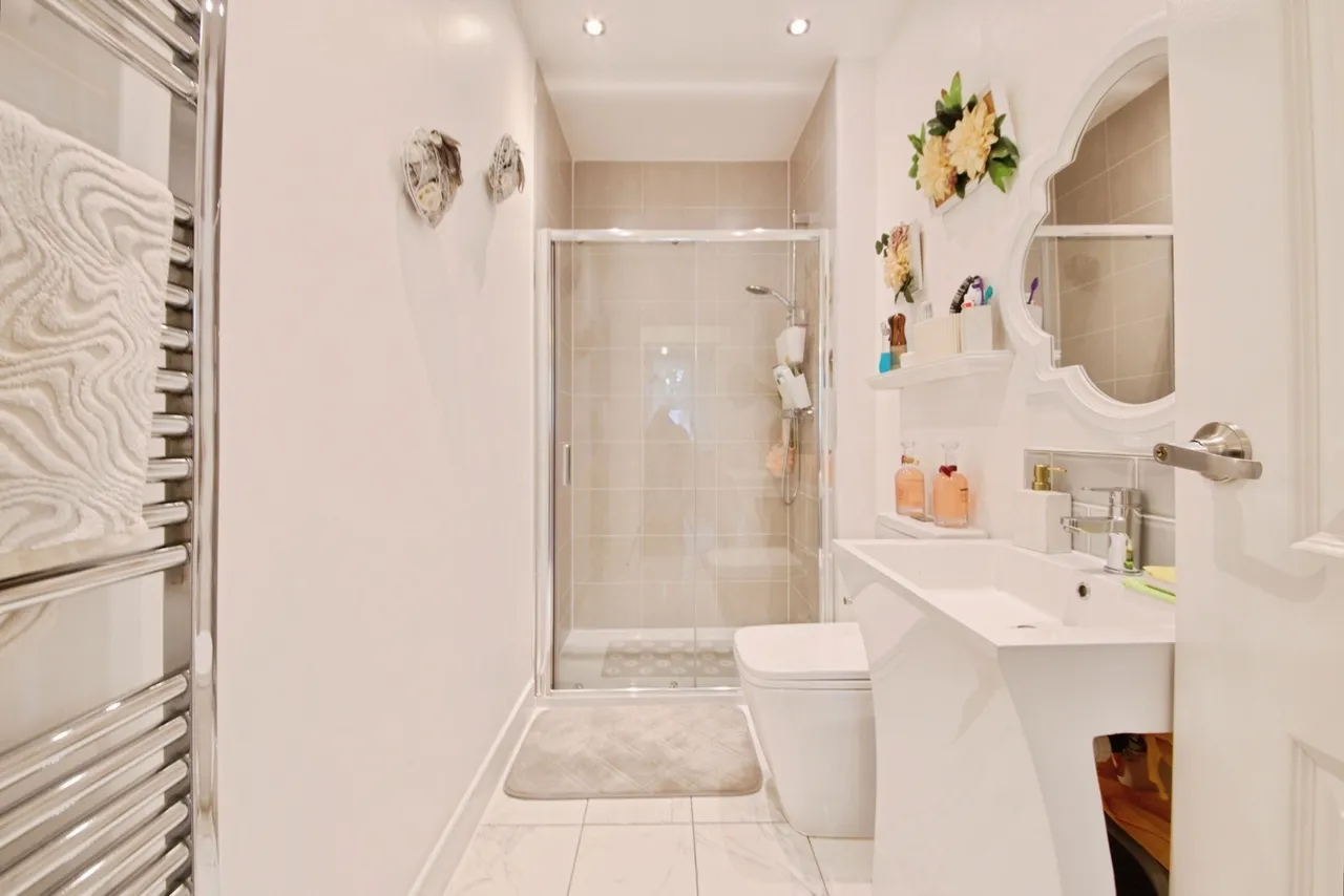 Thurloe Gardens, Romford, RM1, photo 6