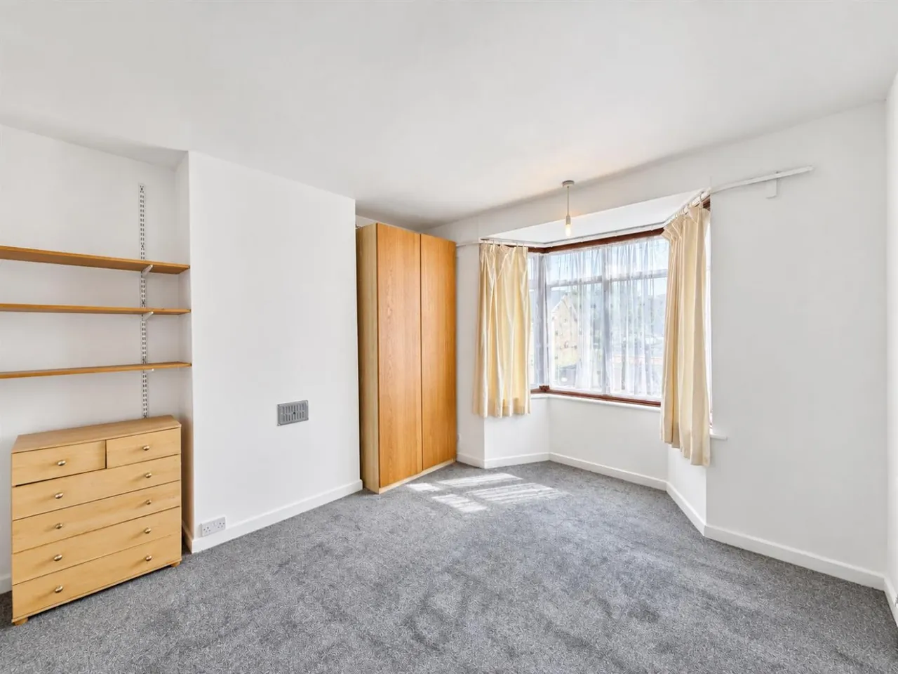 Semi-Detached To LetStation Road, Hounslow, TW3, photo 5