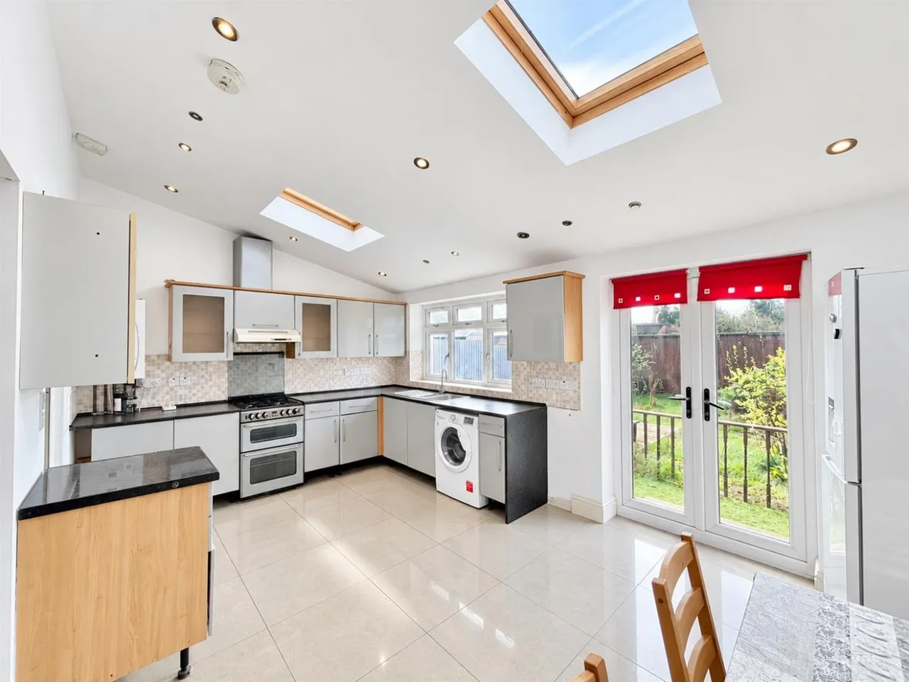 Semi-Detached To LetStation Road, Hounslow, TW3, photo 9
