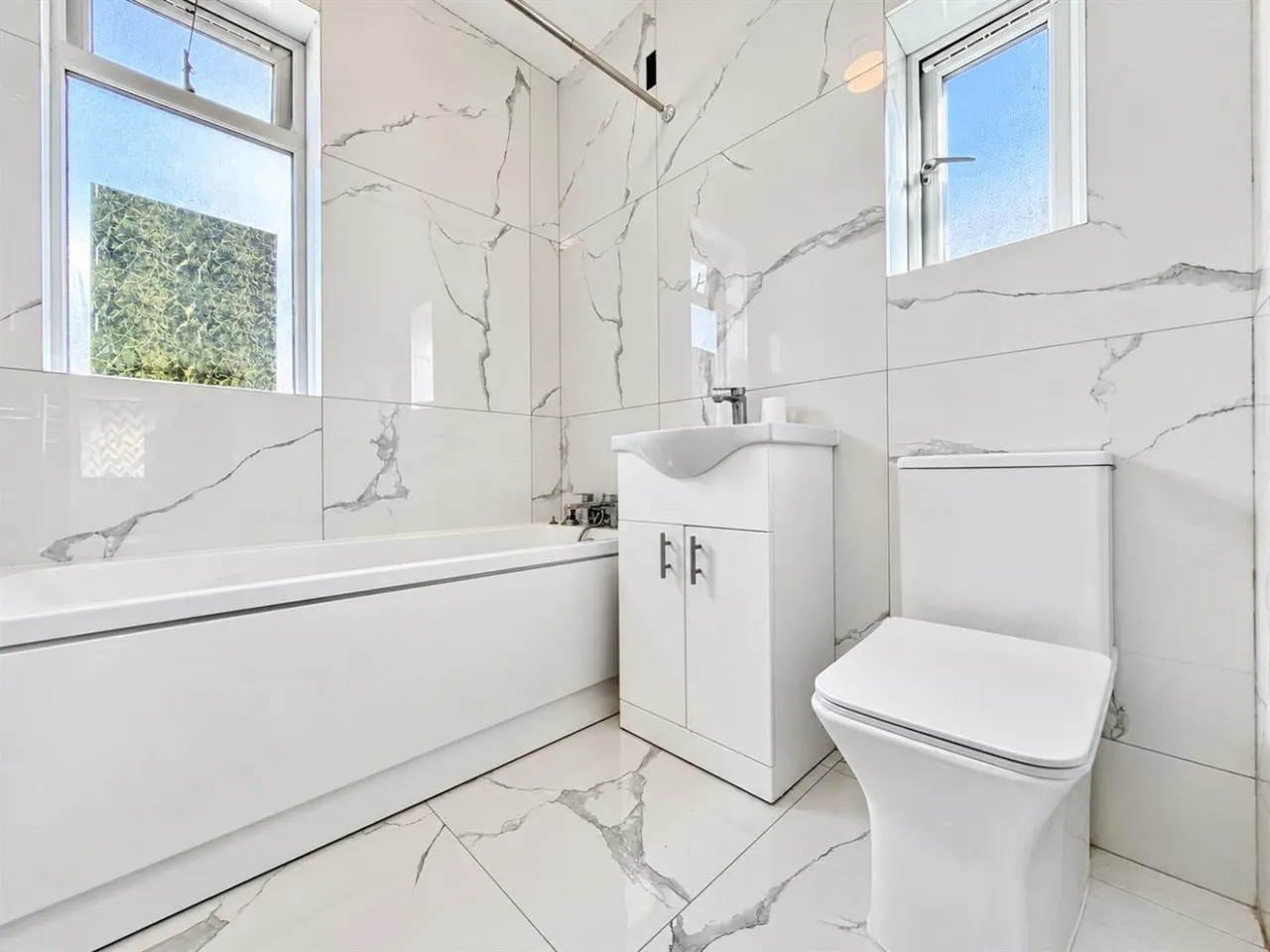 Semi-Detached To LetStation Road, Hounslow, TW3, photo 4
