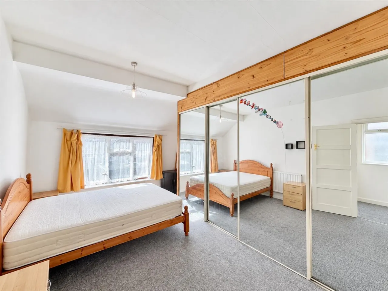 Semi-Detached To LetStation Road, Hounslow, TW3, photo 3