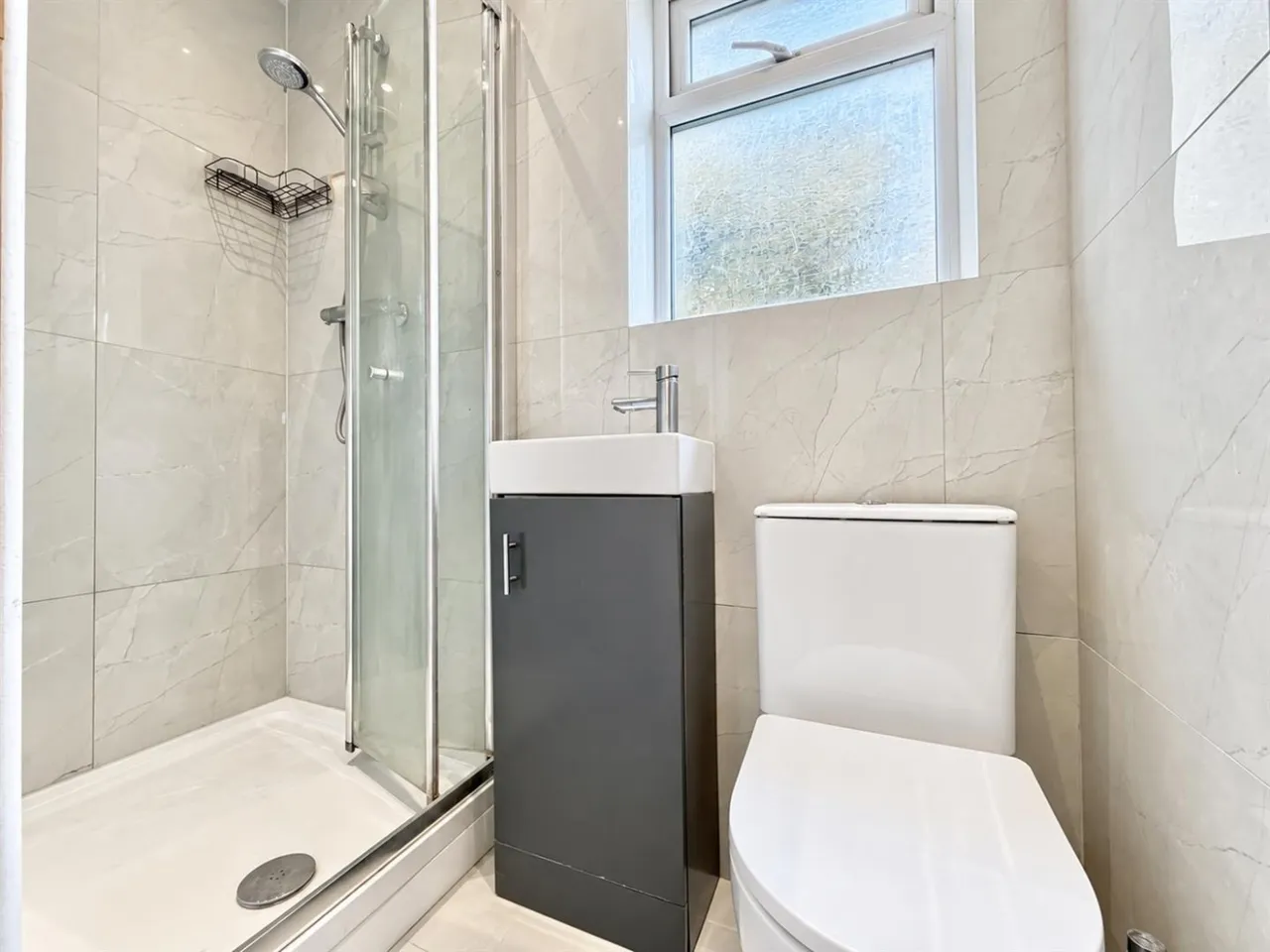 Semi-Detached To LetStation Road, Hounslow, TW3, photo 7