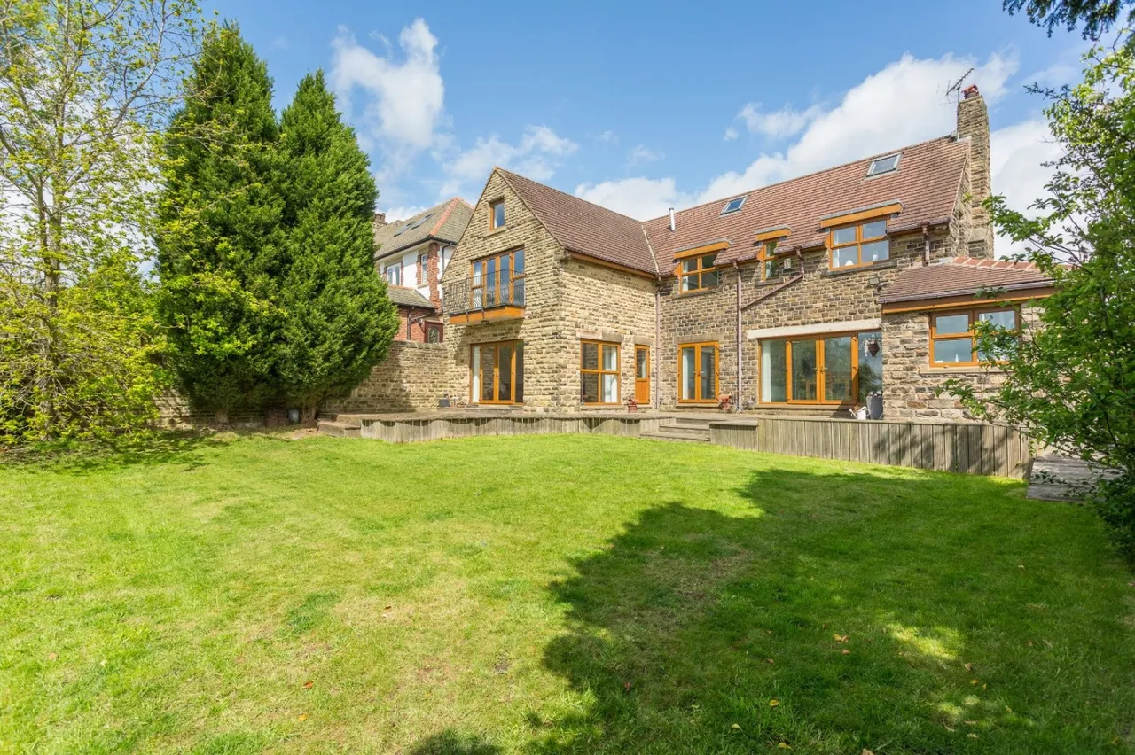 5 bed house for sale, Halifax Road, Hightown, WF15