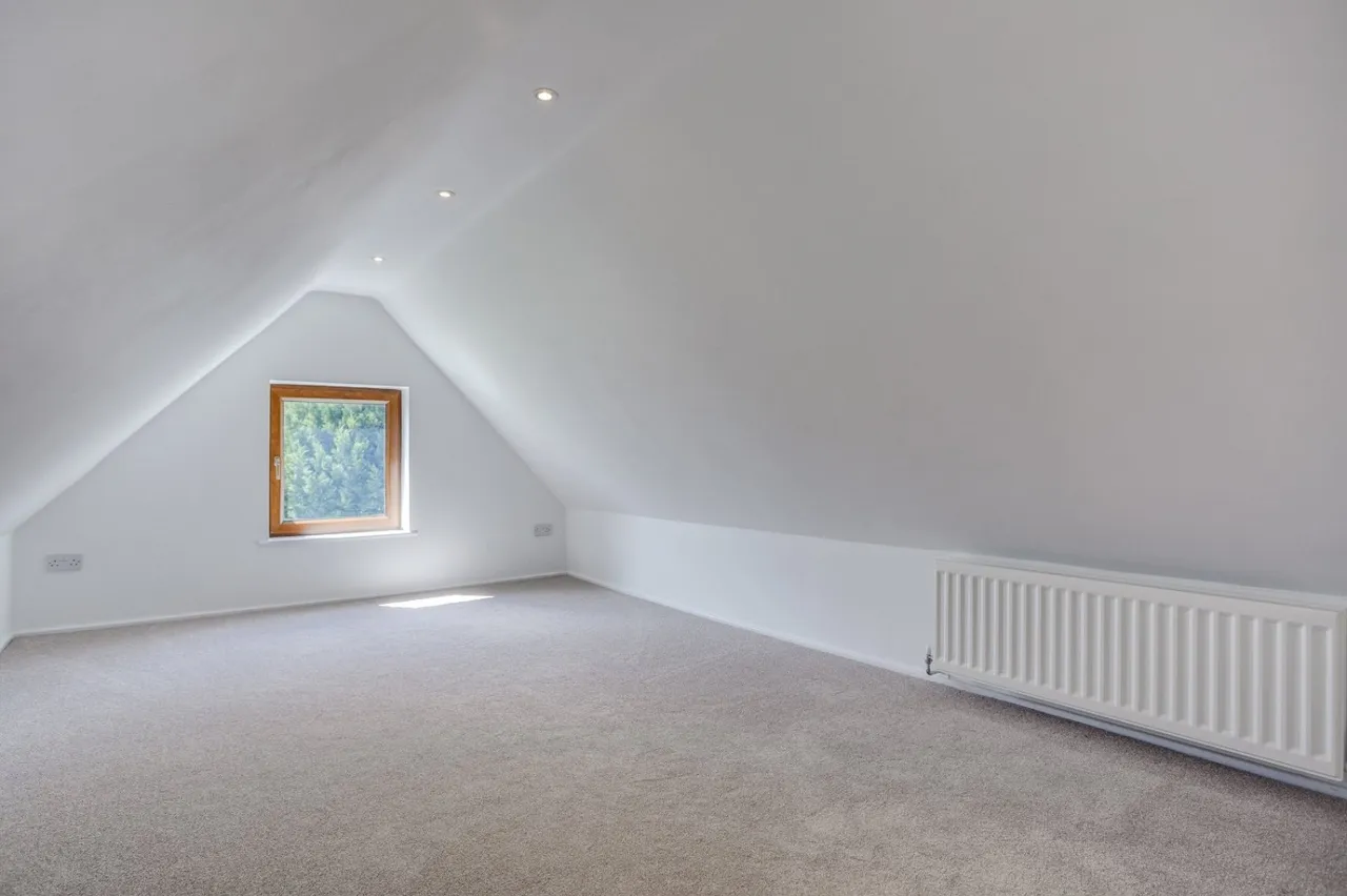 Halifax Road, Hightown, WF15, photo 19