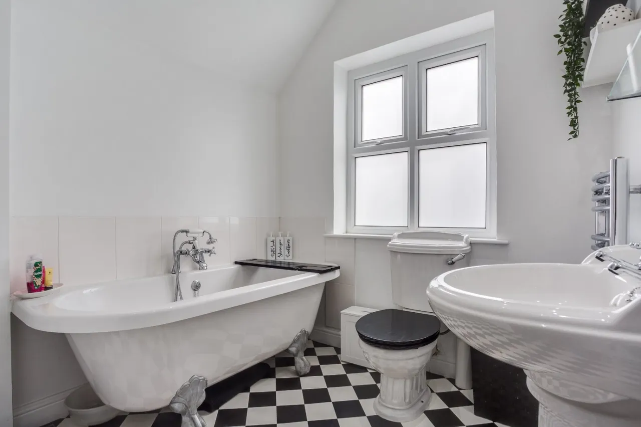 Halifax Road, Hightown, WF15, photo 9