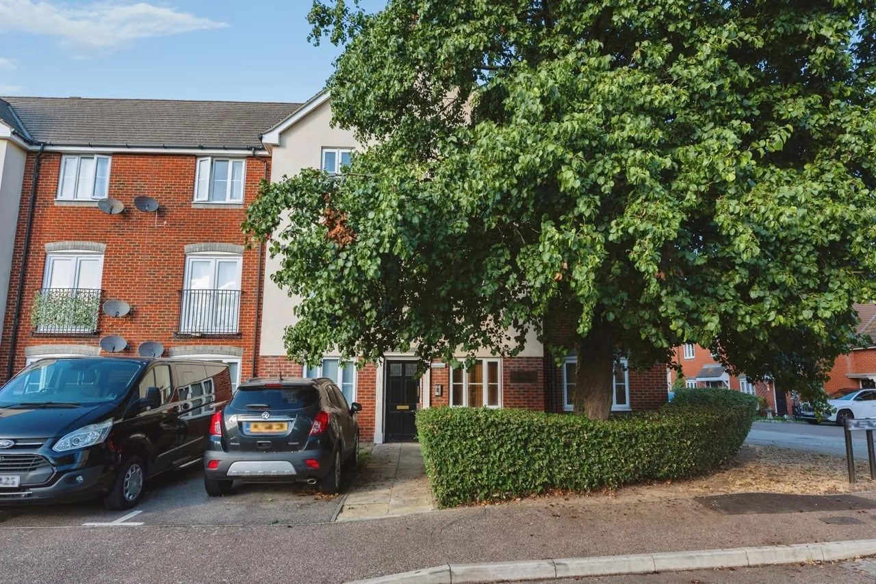 2 bed flat for sale, Covesfield, Gravesend, DA11