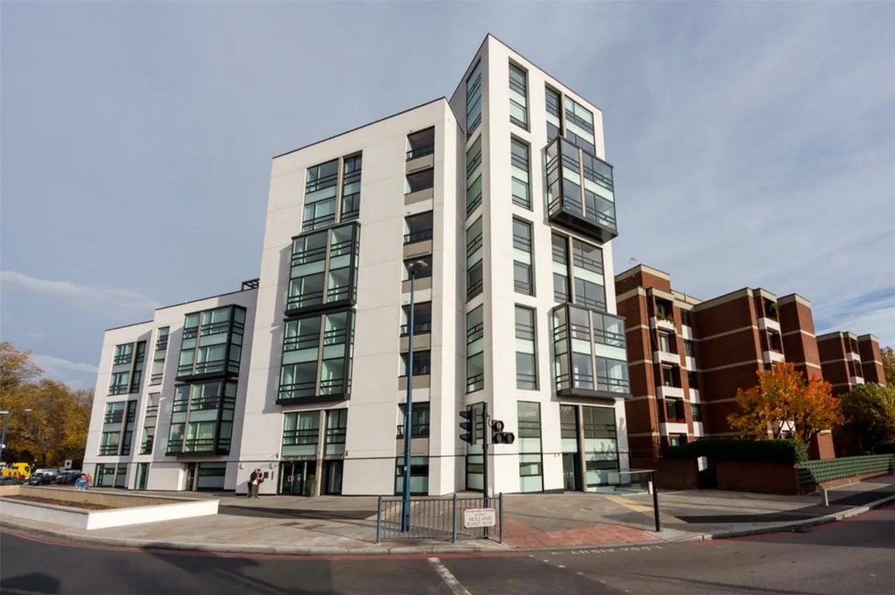 2 bed flat for sale, Holland Park Avenue, Holland Park, W11
