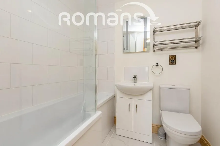 Upper Hale Road, Farnham, GU9, photo 6