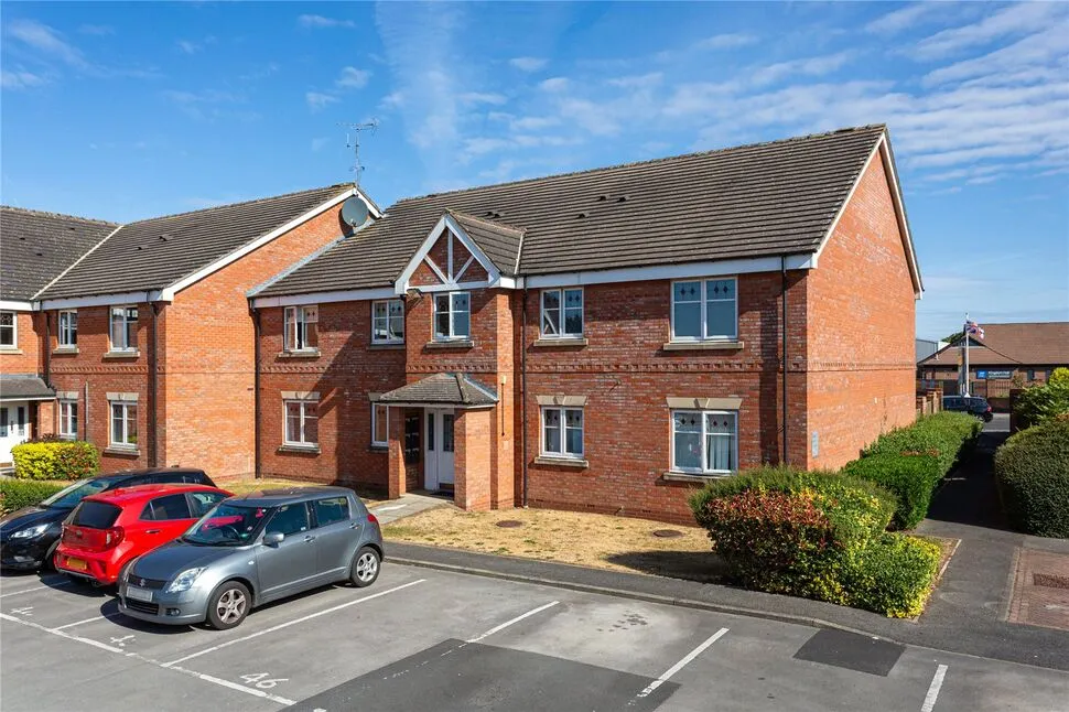 2 bed flat for sale, Saddlers Close, Huntington, YO32