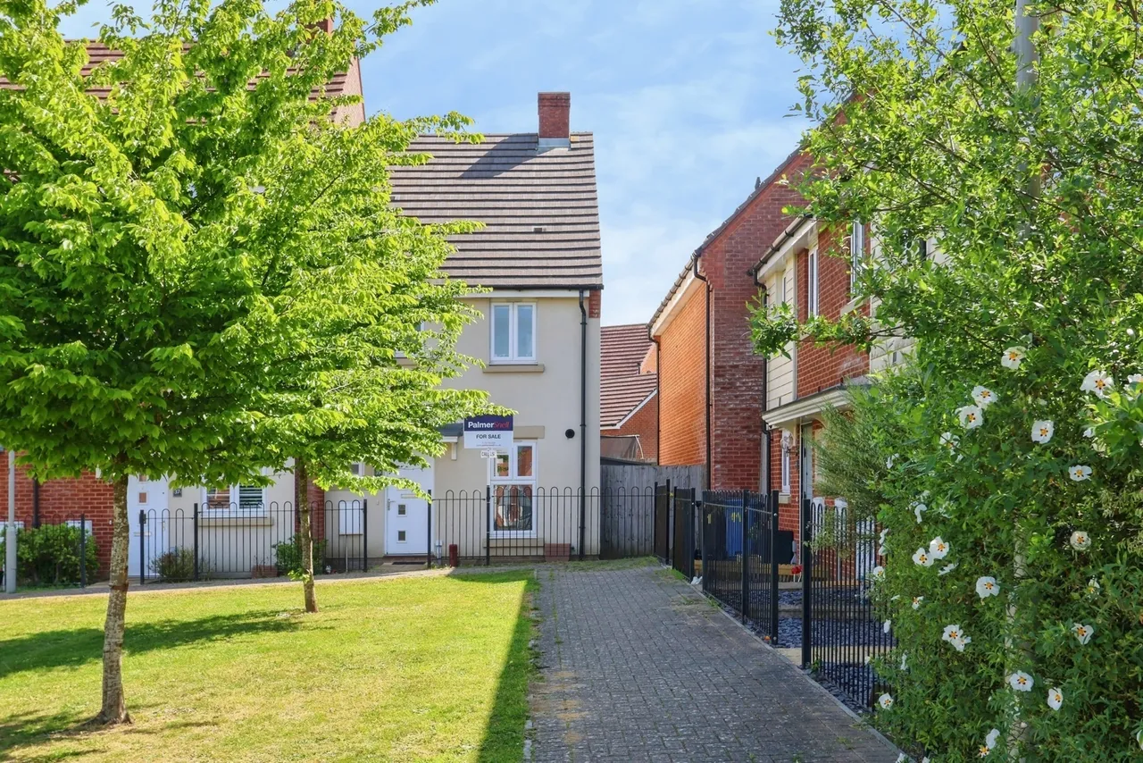3 bed house for sale, Mannock Way, Poole, BH17