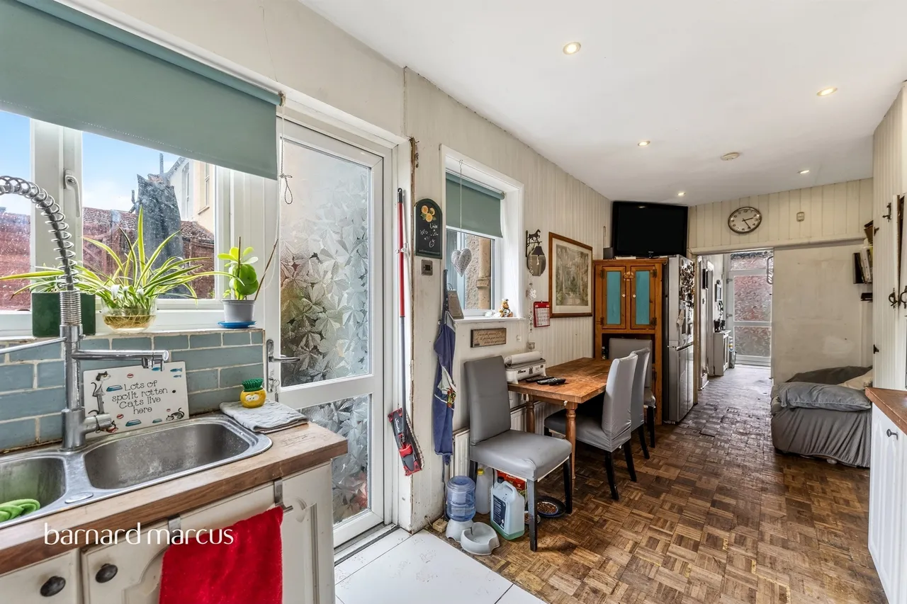 Glencairn Road, London, photo 6
