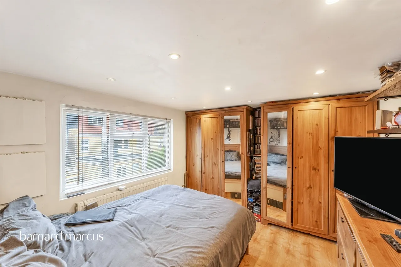 Glencairn Road, London, photo 12