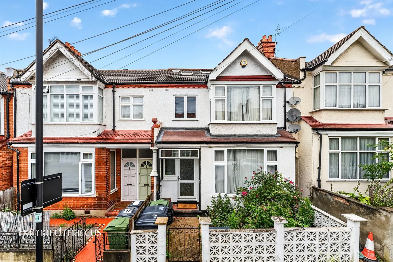 5 bed house for sale — Glencairn Road, London