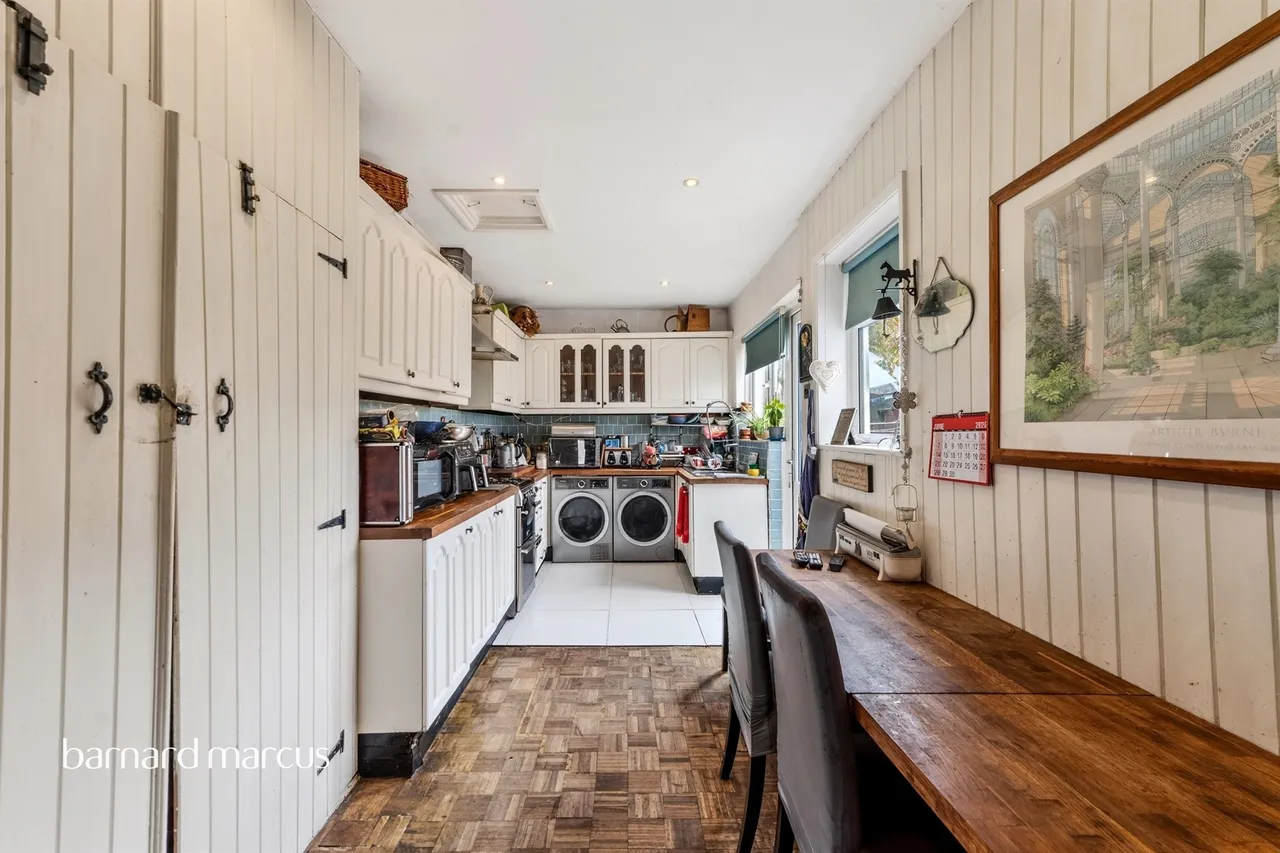 Glencairn Road, London, photo 4