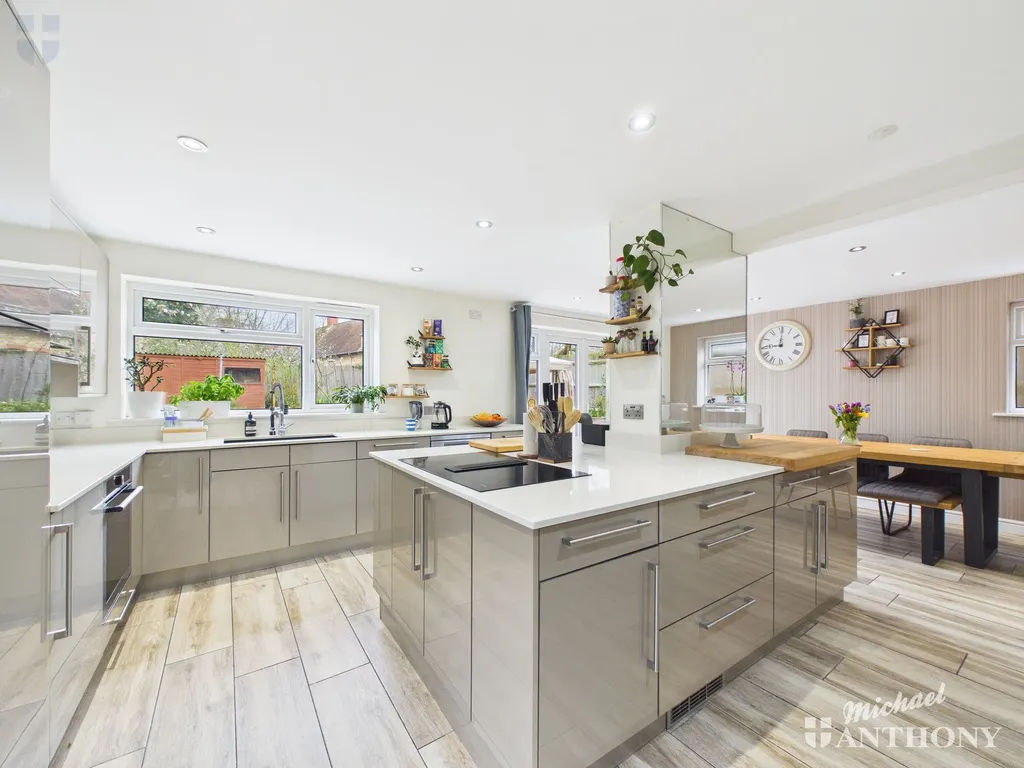 Chestnut Close, Waddesdon, Aylesbury, HP18 0LJ, photo 2