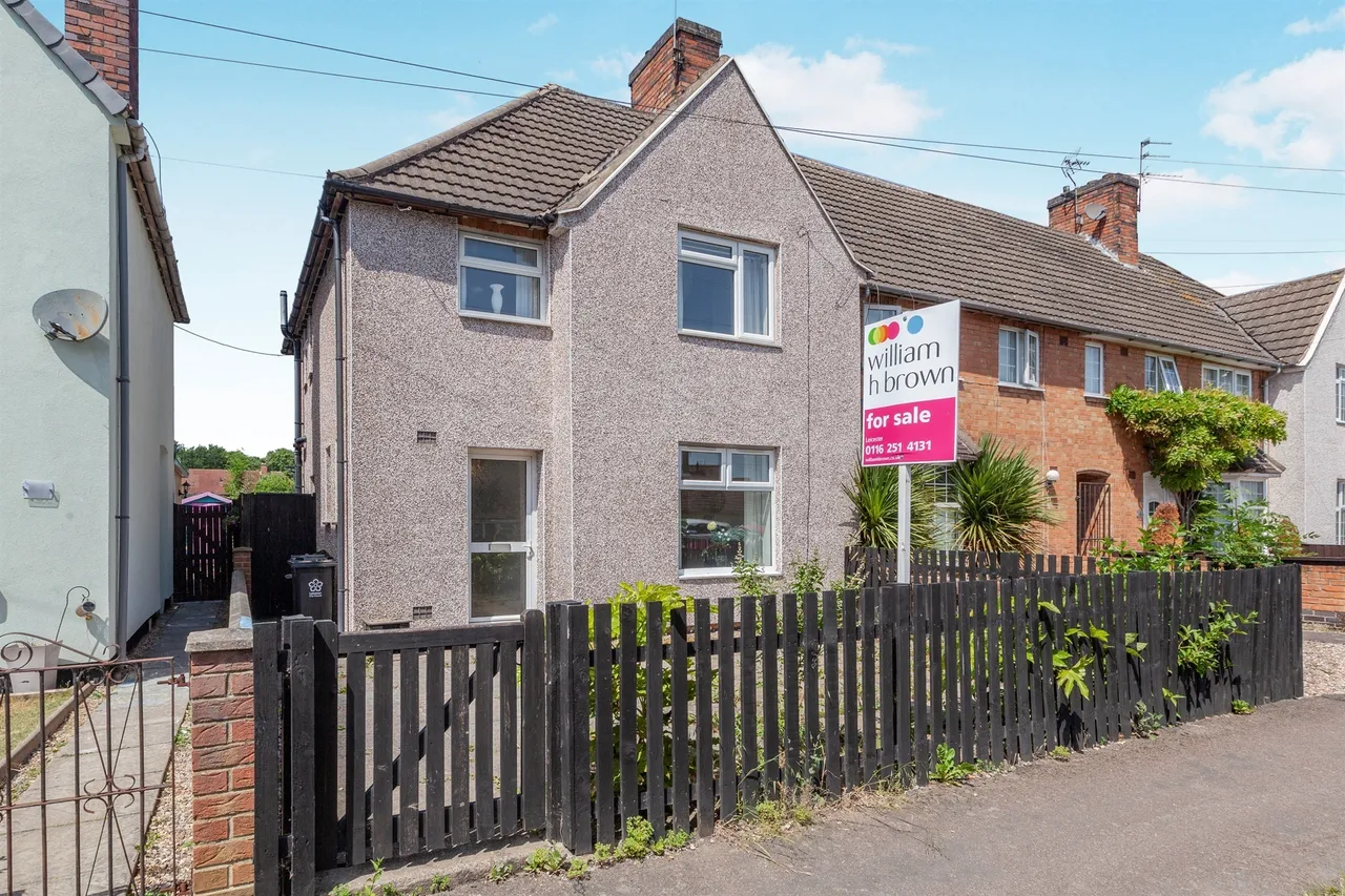 3 bed house for sale — Mortimer Way, Leicester