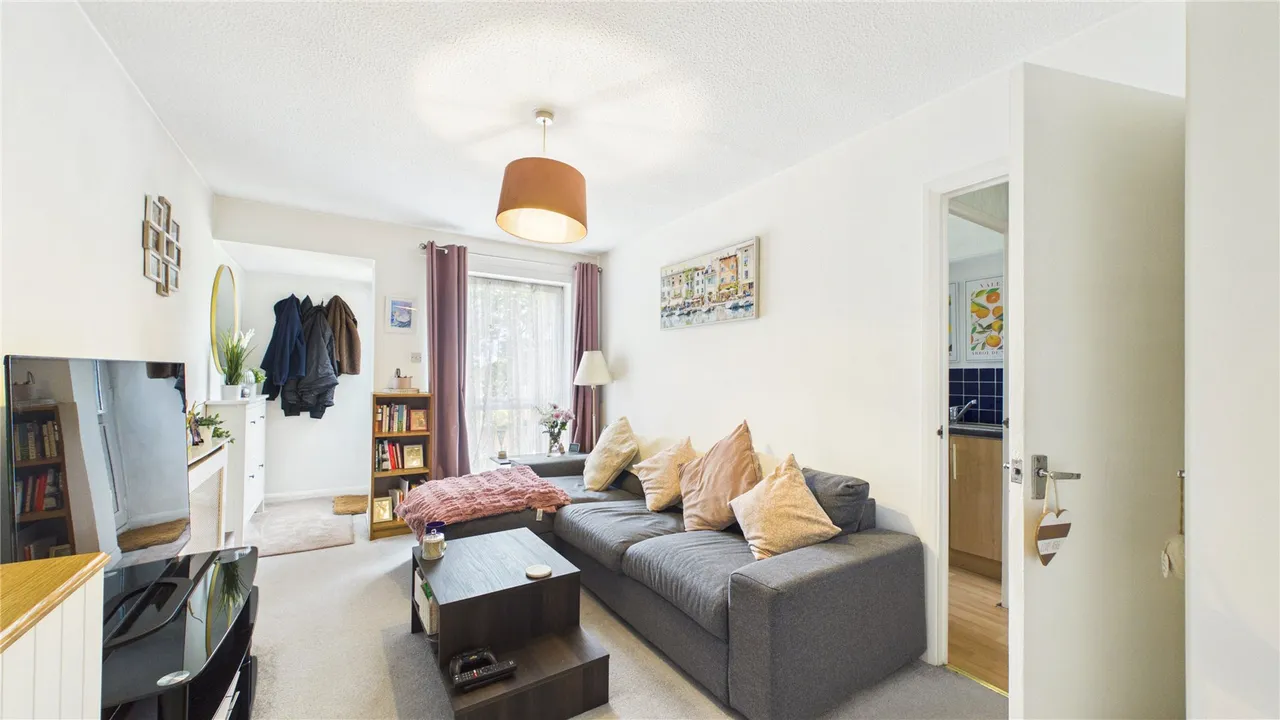 Bluebell Rise, Lightwater, GU18, photo 2