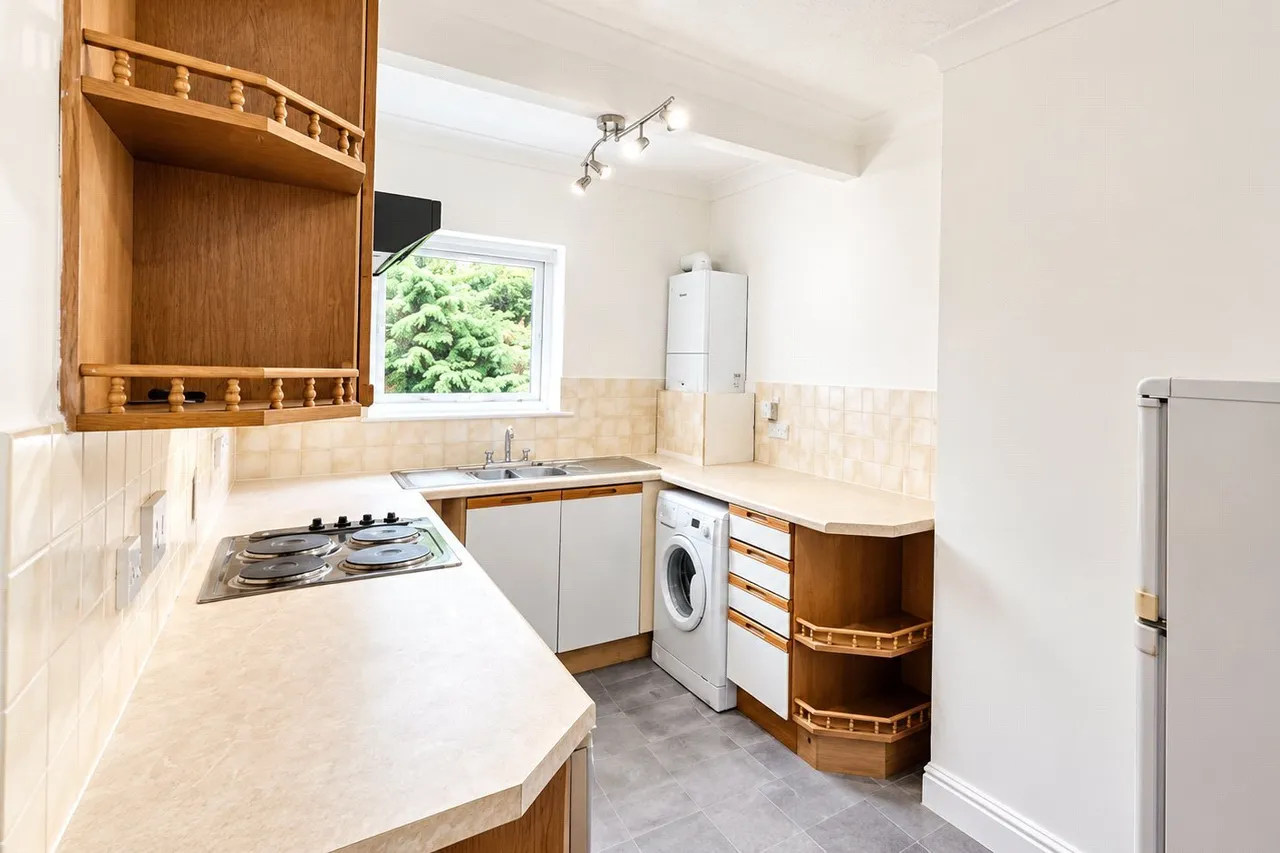 High Street, Nutfield, RH1, photo 9