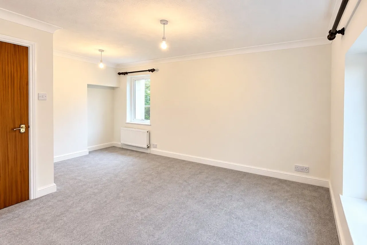 High Street, Nutfield, RH1, photo 6
