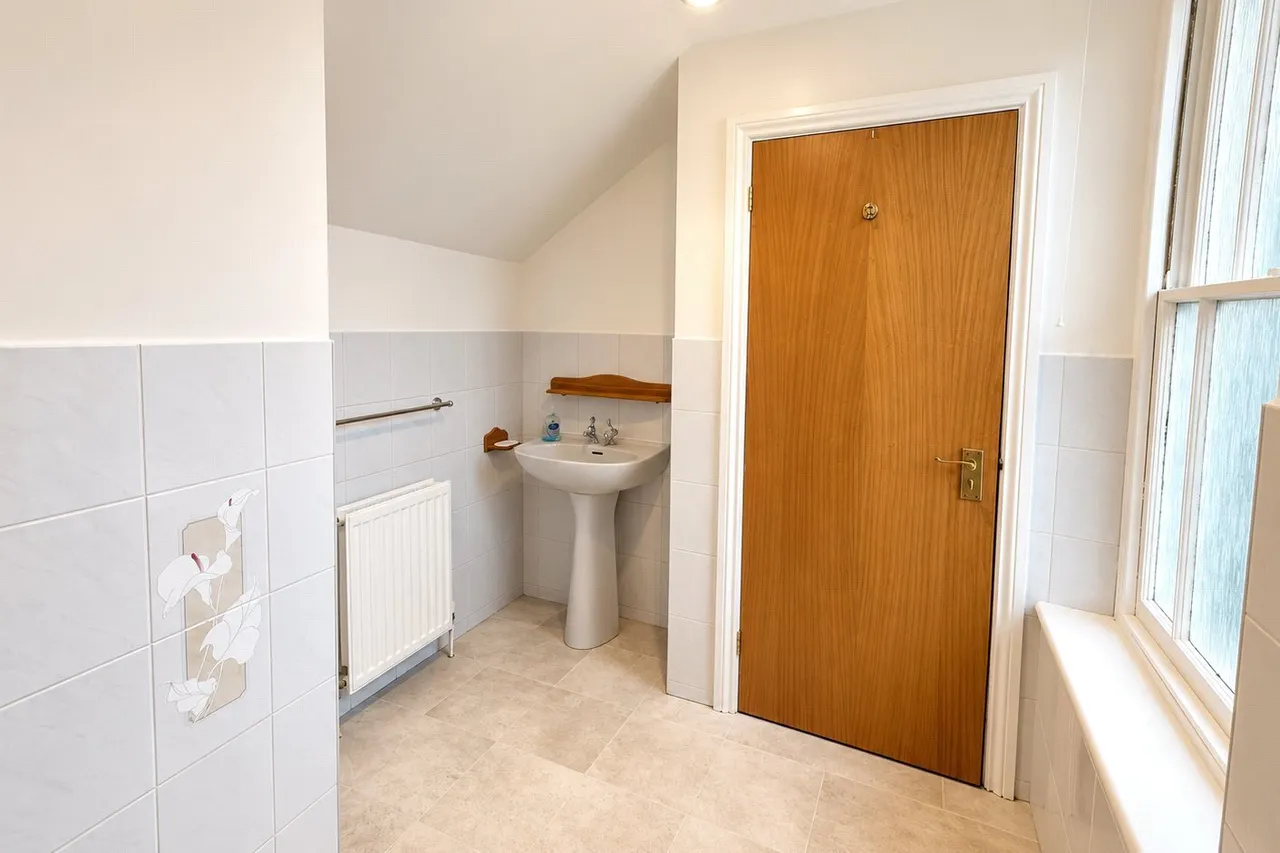 High Street, Nutfield, RH1, photo 7
