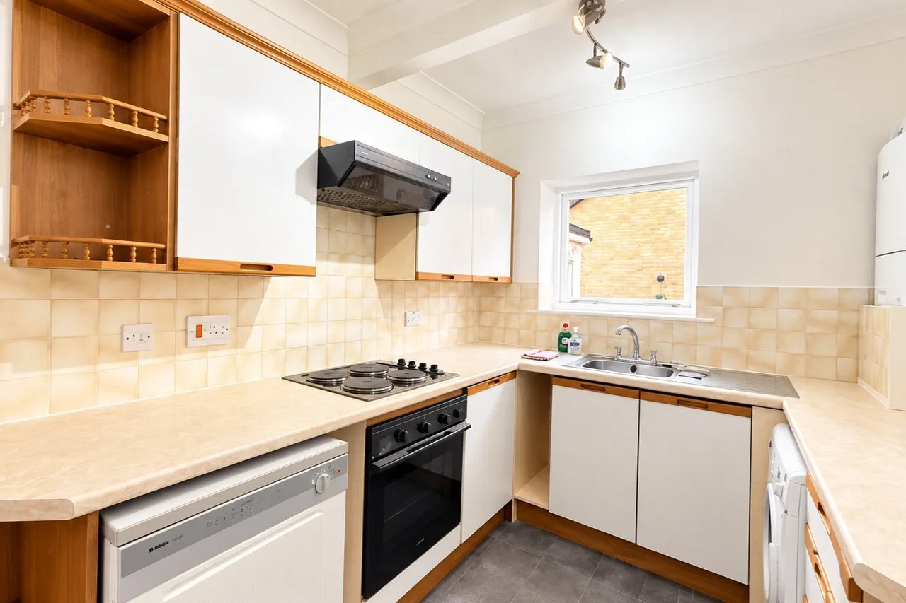 High Street, Nutfield, RH1, photo 4